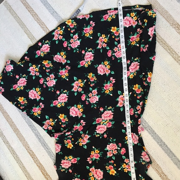 ✨️4/$25✨️ SALE. MYTH floral dress. 1X - Picture 10 of 12